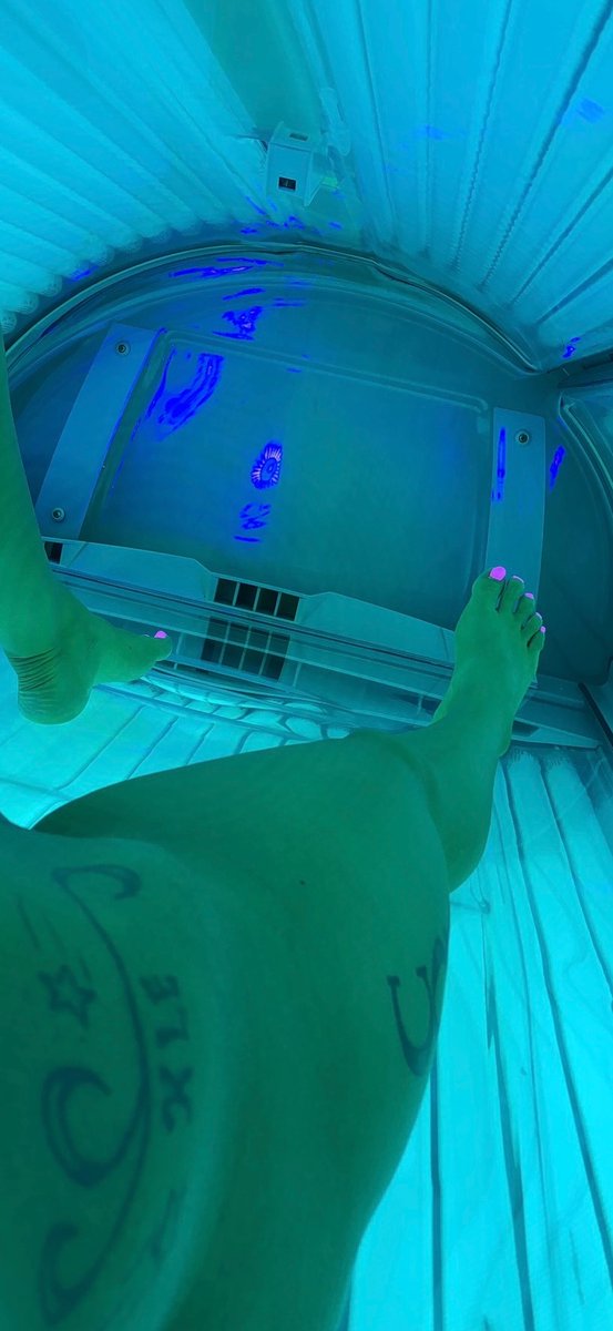 Lilbitt094's tweet photo. We are new to the community so lets see whose willing to mingle 🙃

Whose paying for the pedicure so mama can make you content 🥵🦶🏽🍑

#feetphotos #sockobsession #BlondeWithInk #contentdeals https://t.co/H7xU9bIgtH