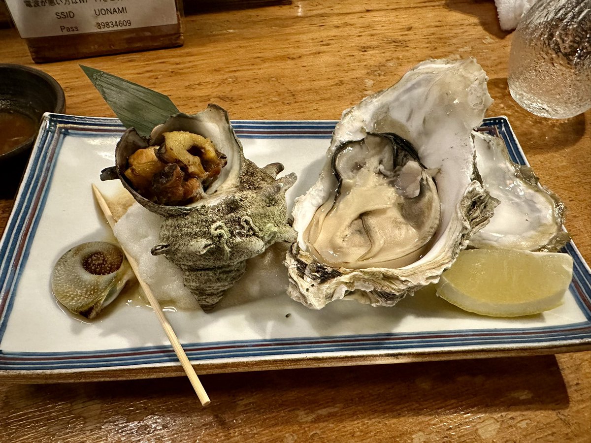 nengou_wine's tweet photo. おはようございます
埼玉県朝霞市は曇り☁️

昨日は甲子園出場を決める決勝戦⚾️が大宮球場で行われました

県大会を優勝🏆するか、しないかで、夏の思い出が決まる一戦です🍉

そのあとは、

このところ暑かったので、お肉よりもお魚🐟のほうが喉の通りがいいです🥢

なめろうは水槽で泳いでいたアジで作ってくれました👩‍🍳

年号ワイン.comは今日も張り切って営業👩‍💼本日もよろしくお願いします🙋✨

#企業公式が毎朝地元の天気を言い合う 
#企業公式夏のフォロー祭り
#ワイン 
#朝霞市
