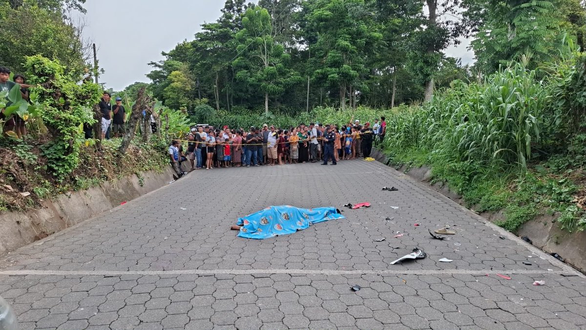 BVoluntariosGT's tweet photo. 🚨#ACCIDENTECOLECTIVO🚨
📍Pueblo Canton Granada, Mazatenango
Se reporta un accidente entre motocicletas el cual deja personas heridas llevadas a centro asistencial y un fallecido, emergencia cubierta por Bomberos #6cia
⚠️Maneje con precaución
#75años https://t.co/XM6N9Kuguv