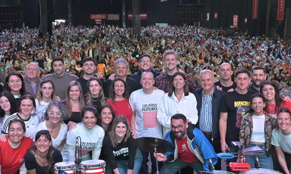pablogfarias's tweet photo. Celebramos los 130 años del Partido Socialista con el tradicional #LocroPS
Junto a 5000 compañeros de toda la provincia, reafirmamos nuestro compromiso de seguir trabajando con transparencia y honestidad por una sociedad más justa. https://t.co/rtz9cP41Ay