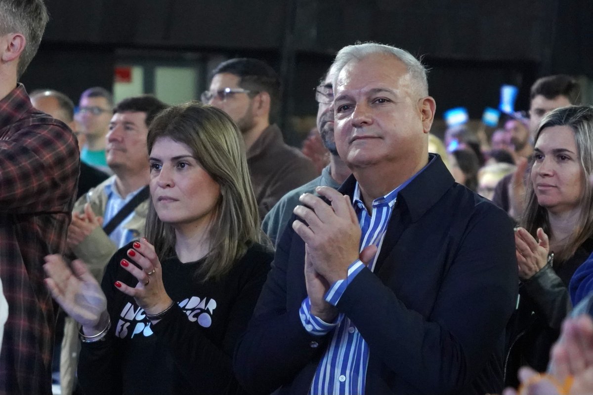 pablogfarias's tweet photo. Celebramos los 130 años del Partido Socialista con el tradicional #LocroPS
Junto a 5000 compañeros de toda la provincia, reafirmamos nuestro compromiso de seguir trabajando con transparencia y honestidad por una sociedad más justa. https://t.co/rtz9cP41Ay