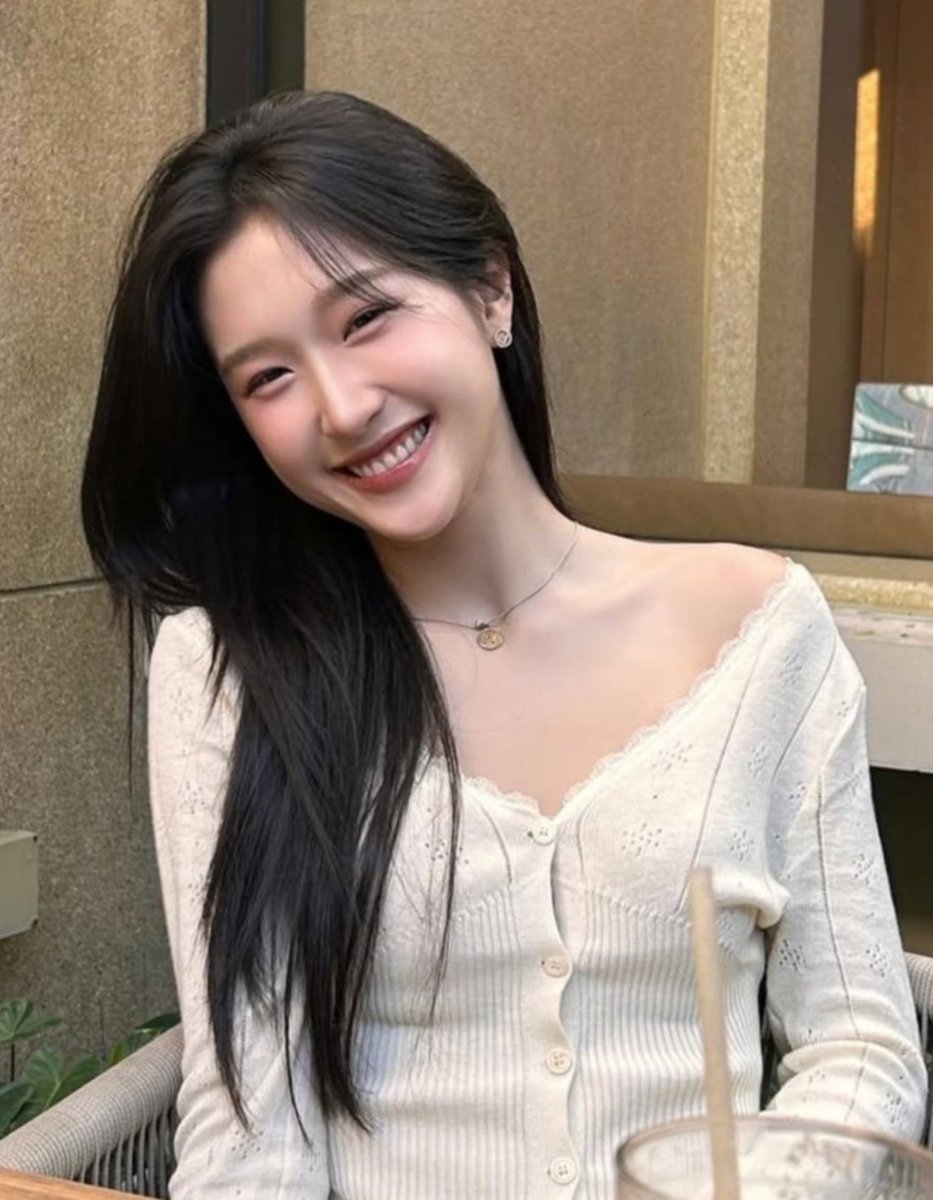 wonbm3's tweet photo. Faye: Whenever she smiled, it made me feel that this smile alone could soften everything.
All the pressure I was carrying, all the overthinking—it somehow felt lighter.

#FayeAtom 
#FayePeraya 
#AtomPariya https://t.co/Agd8fXpygG