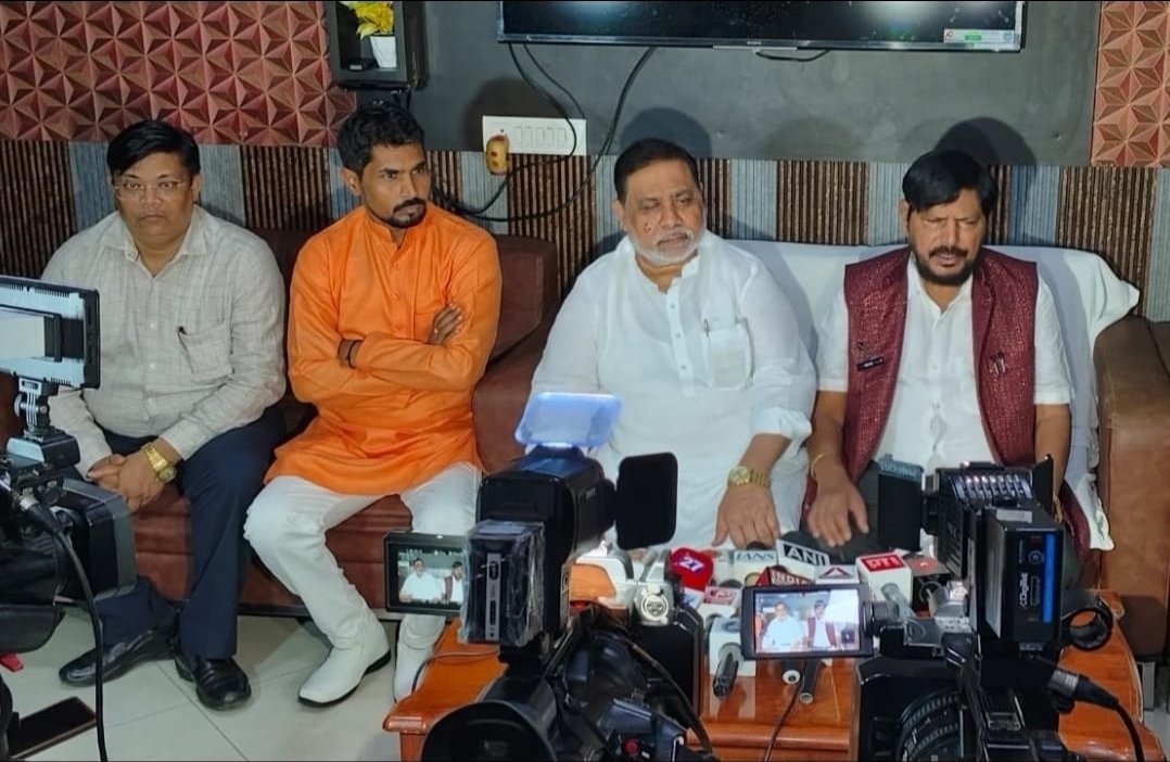 drspsingh101's tweet photo. @RamdasAthawale   उत्तर प्रदेश में चार बड़े कार्यकर्ता सम्मेलनों के साथ आरपीआई का व्यापक अभियान; 26 नवंबर को लखनऊ में होगा ऐतिहासिक महासम्मेलन
लखनऊ में केंद्रीय मंत्री डॉ. रामदास आठवले जी की प्रेसवार्ता और चुनावी घोषणाएं 26.09.26 
प्रदेश अध्यक्ष श्री पवन भाई गुप्ता जी https://t.co/uOp3WnvN99