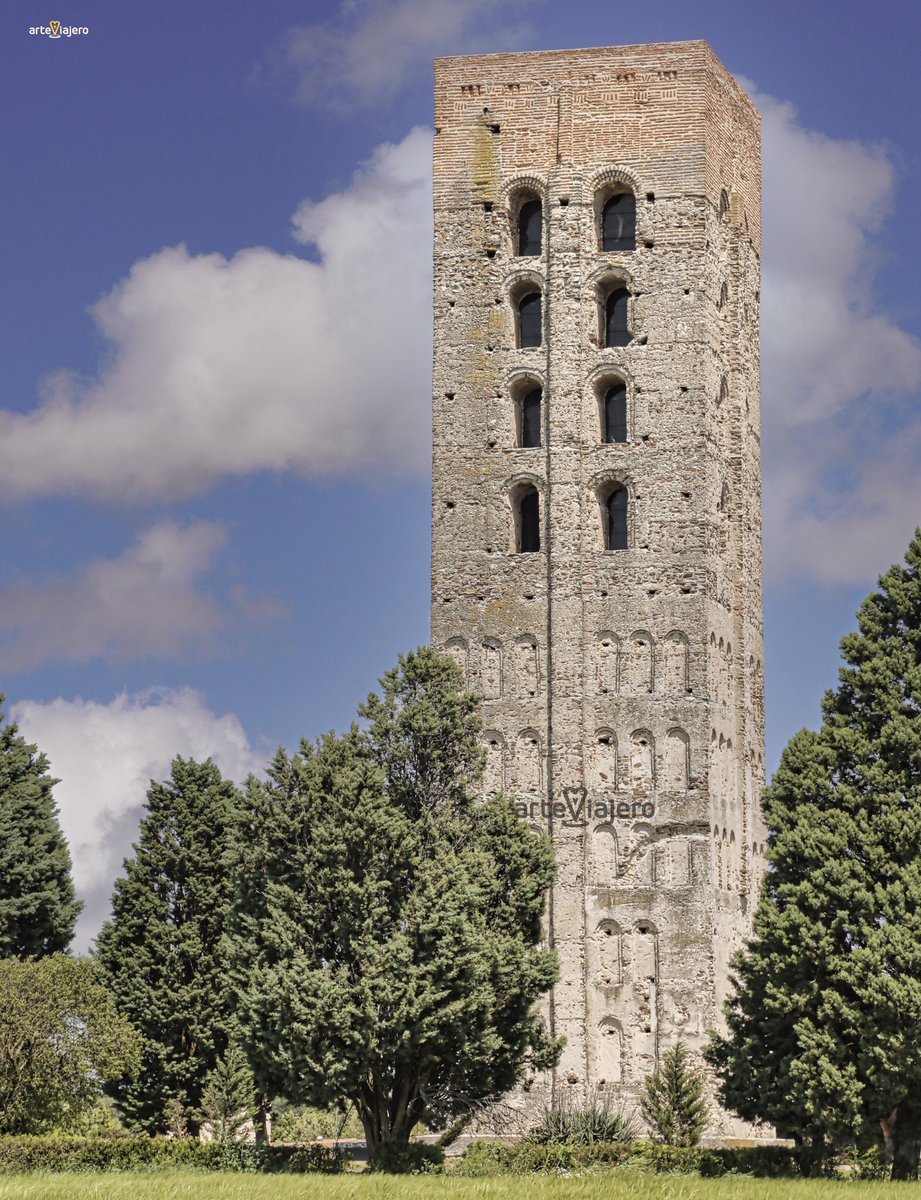 arteviajero_com's tweet photo. Aquí tienen un auténtico rascacielos medieval.
Se trata de la torre del S. XII perteneciente a la desaparecida iglesia de San Nicolás en Coca (Segovia). Considerada como una de las torres más altas del románico en Castilla y León.
⬇️⬇️⬇️
https://t.co/3bDN4cJKs7
#arte https://t.co/IumVRRKmIK