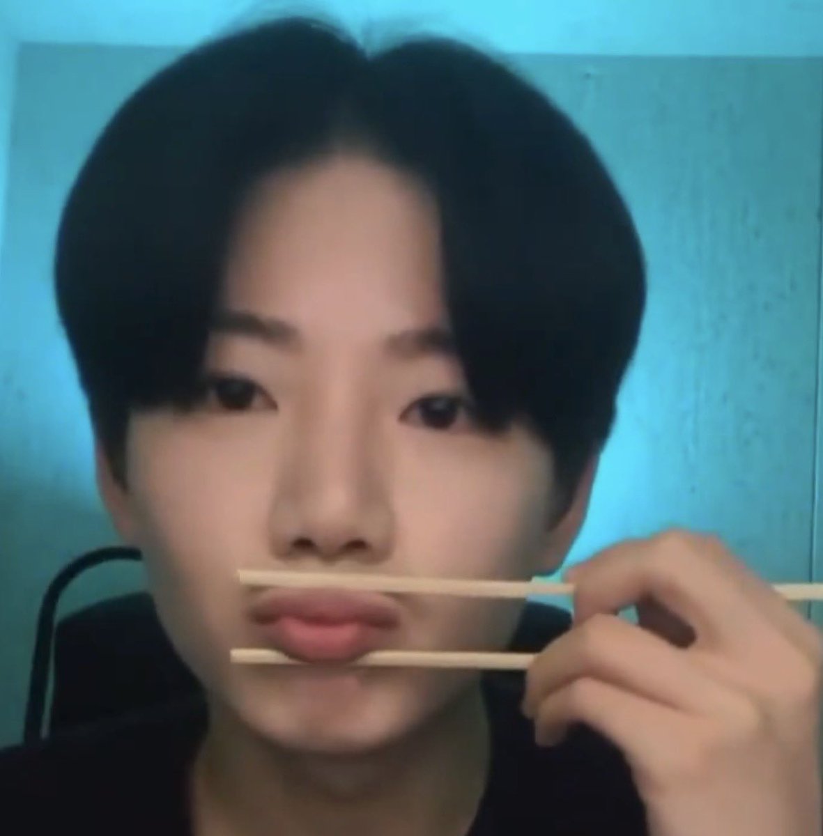 Junkyuty's tweet photo. ㅤ
ㅤ🐱🥢 https://t.co/iDfL08ddXI