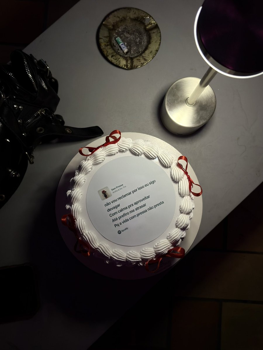 feliphugo_'s tweet photo. imagina não ter um bolo de aniversário do álbum do ano? STREAM EQUILIBRIVM II https://t.co/f8tnIJzRlc