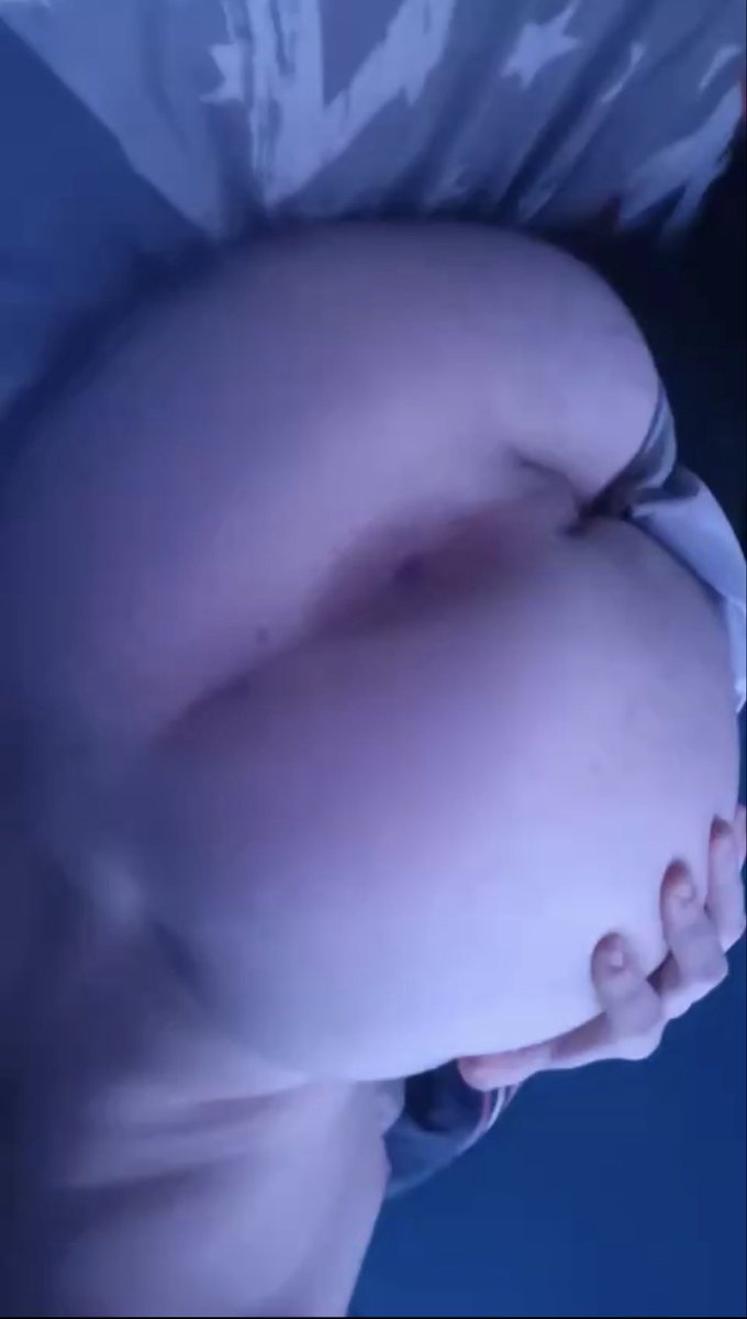 floxsan's tweet photo. @harrybig24cm @xtoomuchboys 🙃 https://t.co/SLHl55PJej