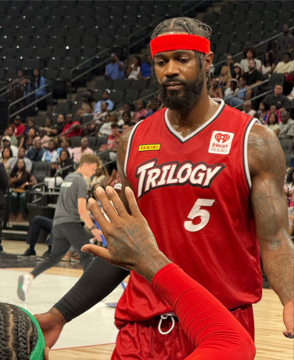 Ballislife's tweet photo. Earl Clark just broke the all-time scoring record in the BIG3 held by Joe Johnson! https://t.co/pWKsoBp7dW