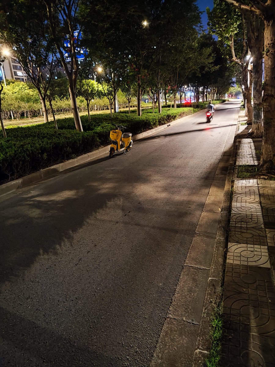 GreggMaez's tweet photo. Street corner light catches a passing bike, moment of quiet chaos on the city block. https://t.co/7FUcaCpAMA