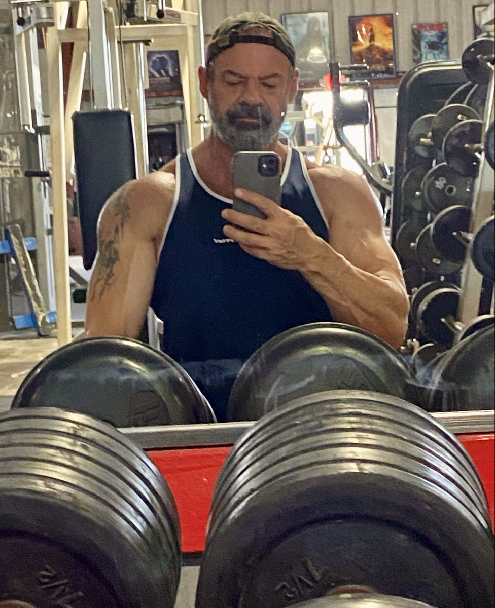 Librarydude007's tweet photo. Having fun with the heavy weights. https://t.co/ExzM2NJqbD