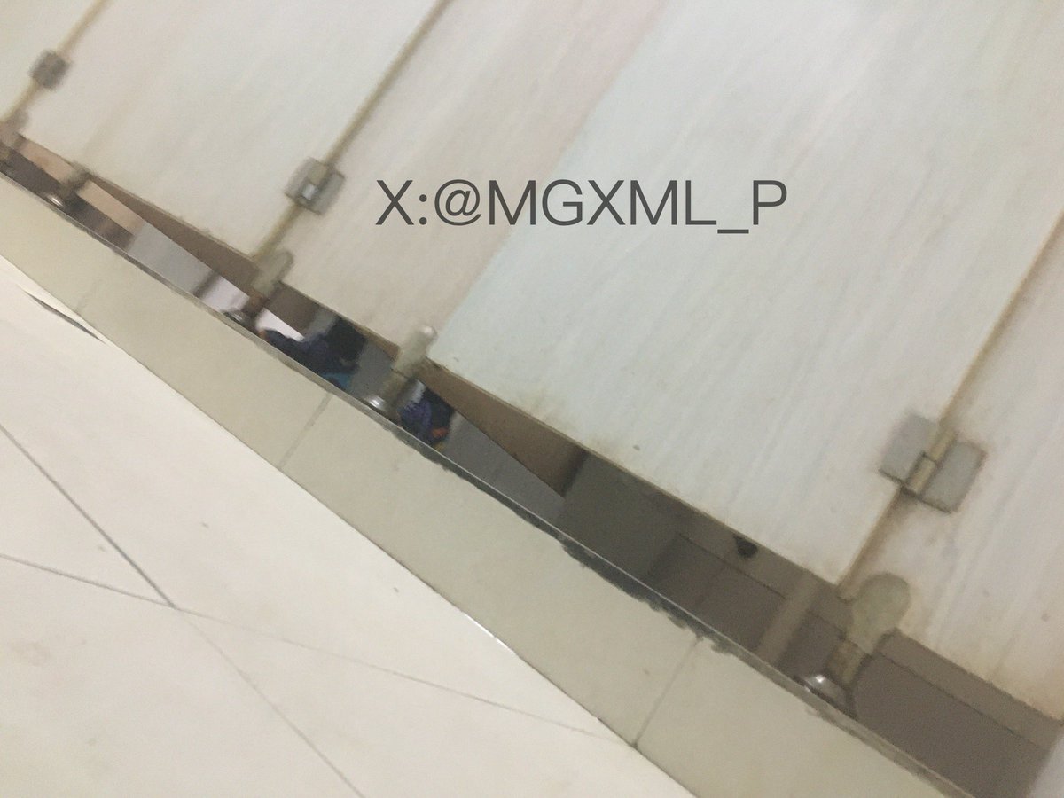 MGXML_P's tweet photo. 好几天没更新了 懒惰😛
上次预告的初中生来了
1/2 兰州拉面老板儿子 拍到过他两次 这个厕所人很少 但是之前有碰到过他知道他会来 在这蹲他很难
两年前我高考前三四个月左右拍到的 那天还在寒假正月初十  当时还用的旧手机所以像素不太好有点糊 
完整情况放在评论区因为字数写不下 https://t.co/Enf6GjLyPI