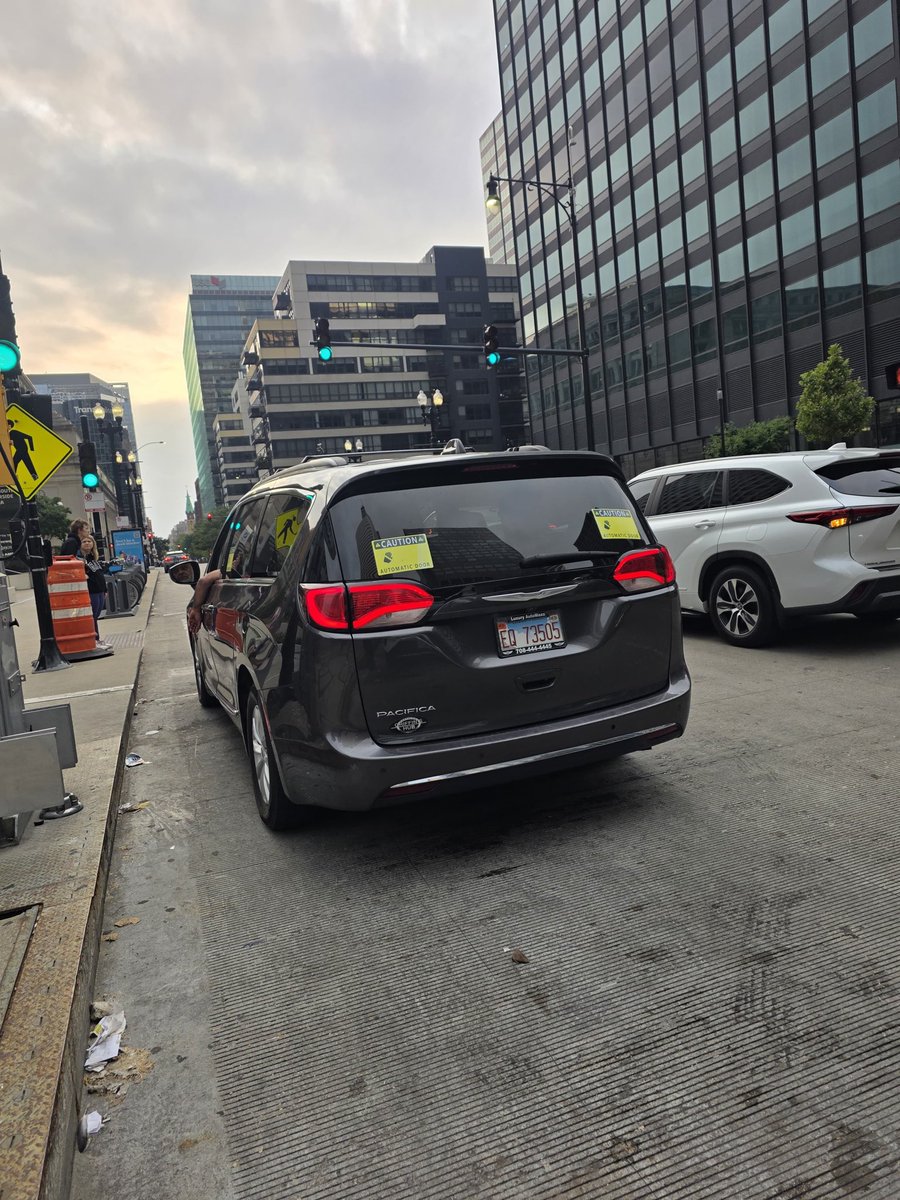MJ5062's tweet photo. @DHSgov @GovPritzker @ChicagosMayor @ABC7Chicago @BACP @CPD_Media 
Please take a look at this illegal taxi drivers,please keep city safe from this hustlers they are Bugs 🐞 all over the concert,bars,even airports ord/mdw.
They both driver asking people you need rides . https://t.co/qqaAnEWAol
