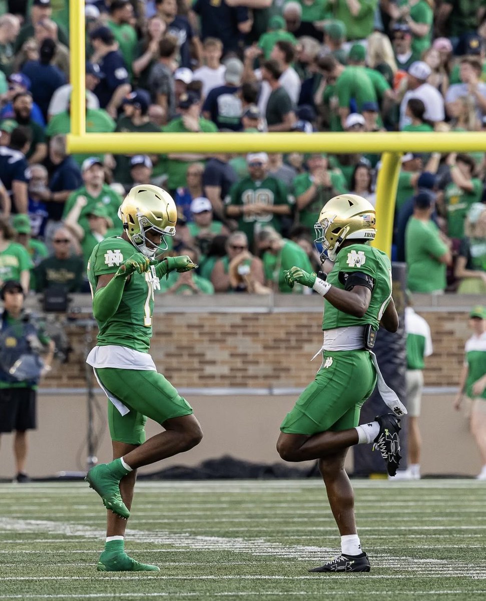 CFBGuy999's tweet photo. The best defense in the country ☘️ https://t.co/omk4M6kucR