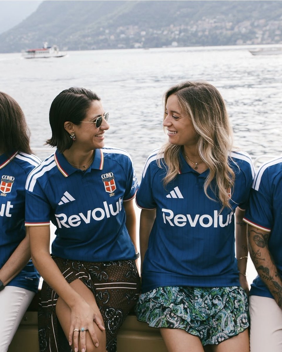 lbertozzi's tweet photo. De roupa nova para a Champions! O Como lançou seu uniforme principal para a temporada 2026/27. https://t.co/iIAITxravI