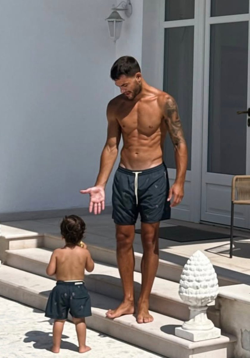 GemmitiMonica's tweet photo. Ma la bellezza dei pretelli. Ne vogliamo parlare. Se riprende dal suo papà.. Promette bene 😍😍😍😍🔥🔥🔥❤❤❤❤.. @pierpaolopretel #prelemi . https://t.co/1QAo5PopfW
