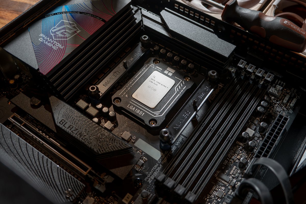 willie183tw's tweet photo. Specs 
-Intel Core Ultra 270K Plus  
-ASRock Z890M Riptide WiFi  
-G.SKILL Trident Z5 Neo 6000 16GB*4  
-NVIDIA GeForce RTX 5090 Founder Edition 
-Micron Crucial T710 1TB 
-KIOXIA EXCERIA PLUS G4 1TB  
-SilverStone  Extreme 1000Rz Platinum 
-Lian Li B4-mATX 
-Noctua NL-LC1-24 https://t.co/lMMQErBHkr
