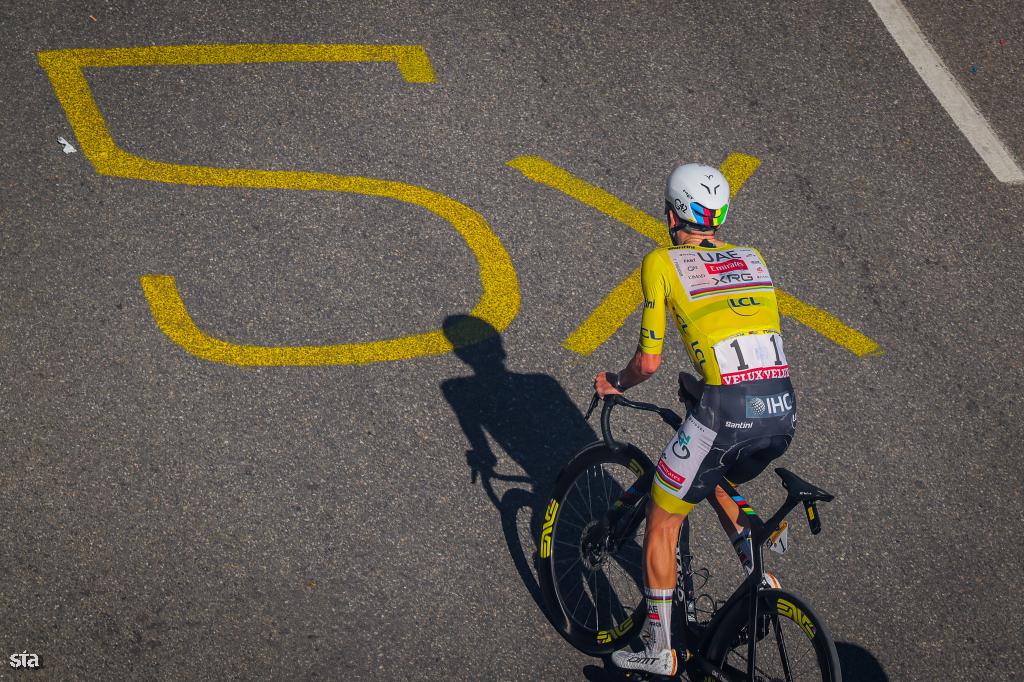 STA_Sport's tweet photo. Tadej Pogačar petič zmagovalec dirke po Franciji🥇🚴

@TamauPogi @TeamEmiratesUAE #cycling #sport

📸: Daniel Novakovič/STA https://t.co/AOr9th5vUC