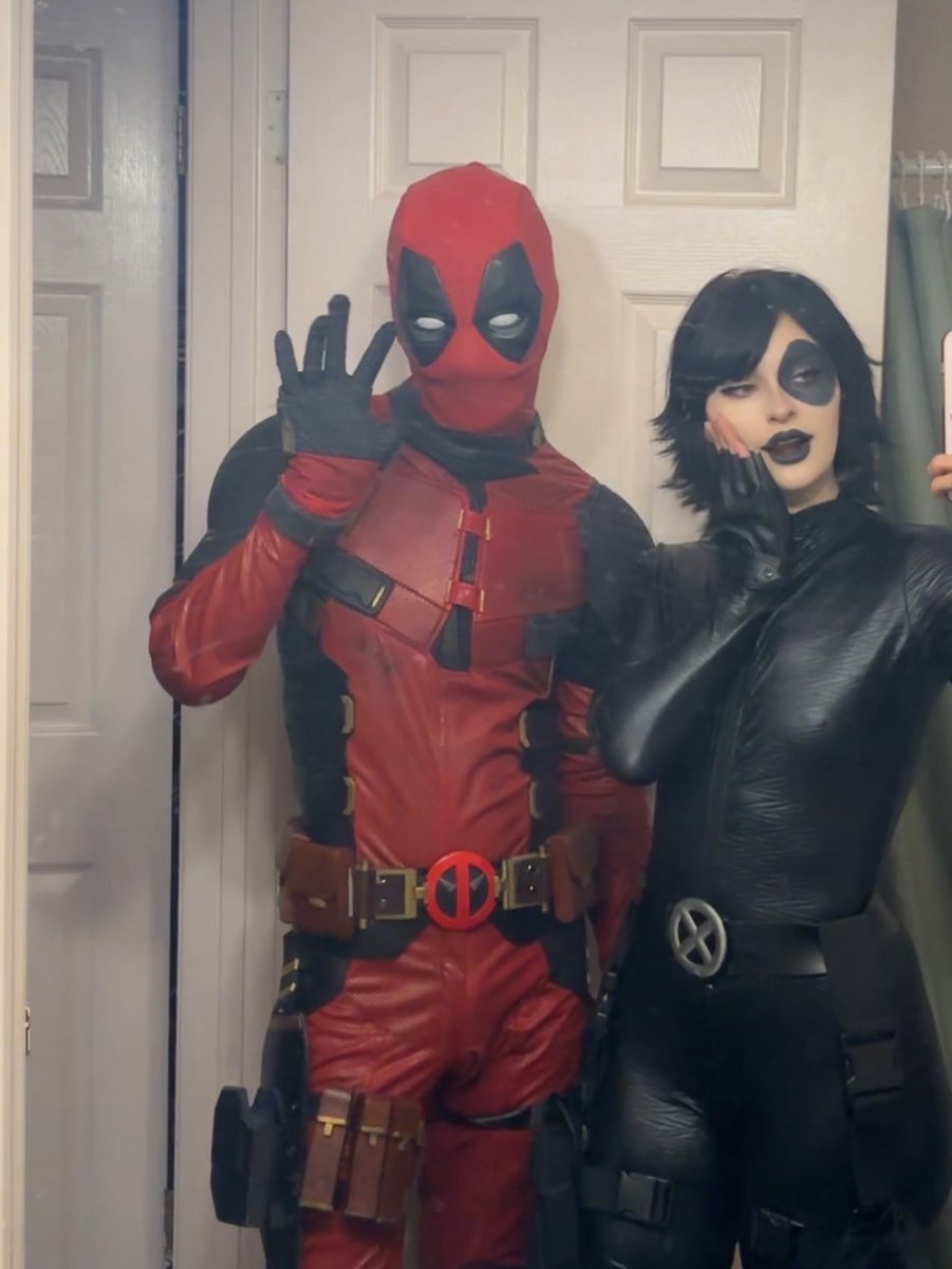 k4kyoinluvr's tweet photo. best duo? 
#dominocosplay #deadpoolcosplay #deadpool #cosplay #comics https://t.co/DqtOSdDOIy