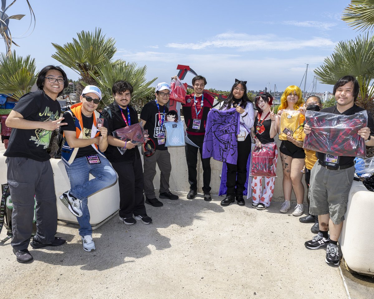 OfficialRWBY's tweet photo. RWBY FNDM, we love you ❤️🤍🖤💛

Meet-up magic at #SDCC ✨ https://t.co/7pPxDUJC8X