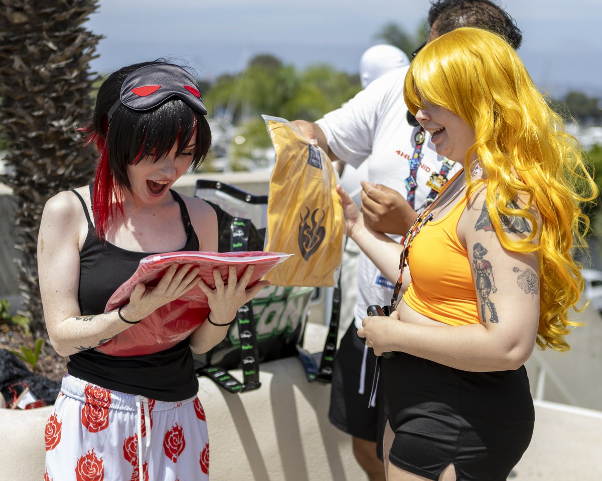 OfficialRWBY's tweet photo. RWBY FNDM, we love you ❤️🤍🖤💛

Meet-up magic at #SDCC ✨ https://t.co/7pPxDUJC8X