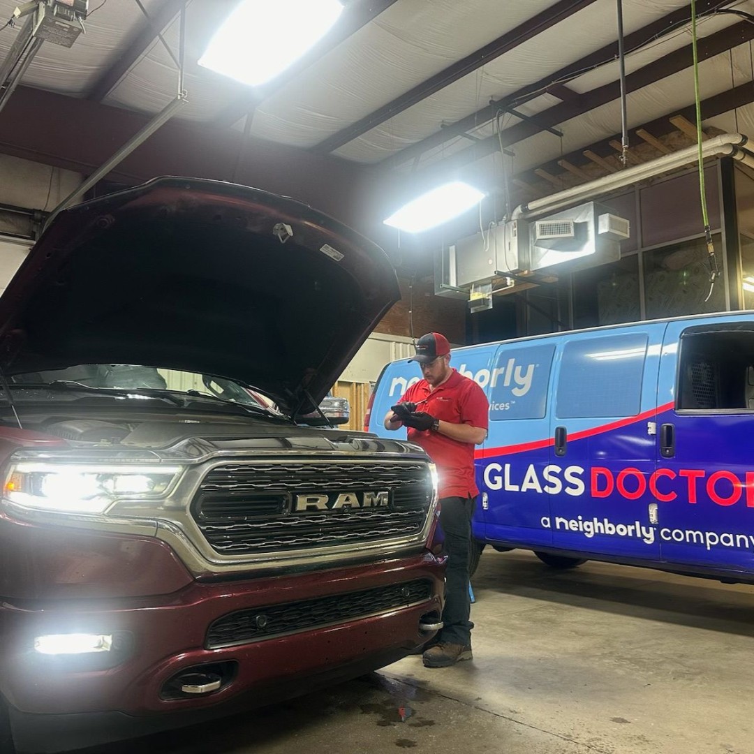 GlassDoctorIN's tweet photo. Think your insurance decides your glass repair? Think again.

You always have the final say. Glass Doctor delivers chip repair, windshield replacement &amp; camera recalibration, backed by the Done Right Promise®.

💻 https://t.co/Dd2WVoRCQE

#GlassDoctor #AutoGlass https://t.co/zjU1LX43Dn