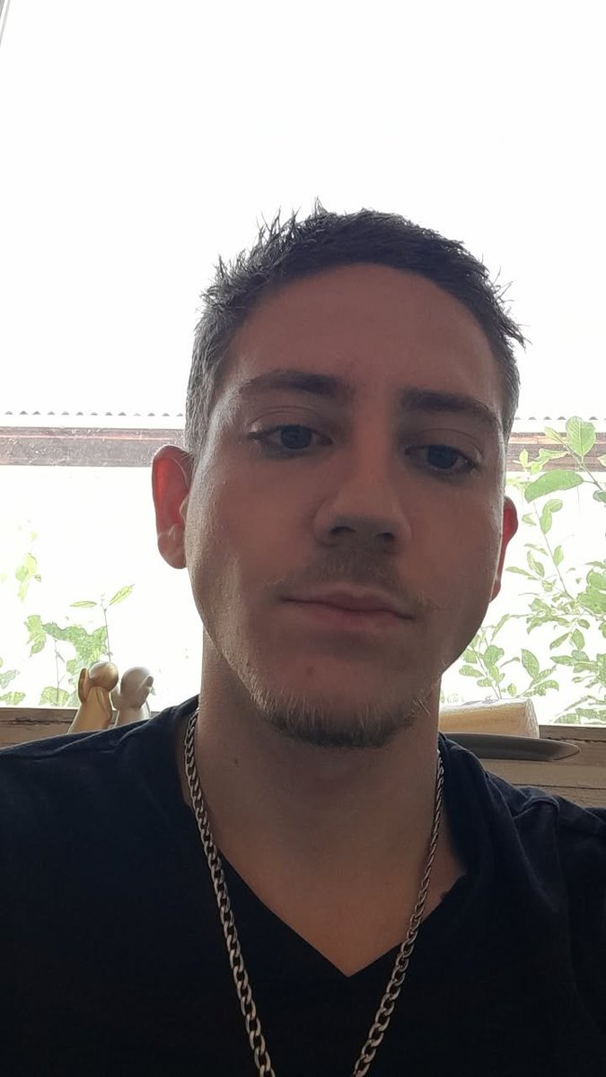 fernandillo03's tweet photo. "Descargo Tinder por primera vez en mi vida"
"48h, ni un like, raro"
Uso algoritmos después de analizar la app, aumento las posibilidades
"5 matches en 24h"
1a trans, 1 negro gay
(Pienso en borrar la app)
3 chavalas que solo quieren singar
"Desinstalo Tinder"
Mi cara de decepción https://t.co/kfkOVLnq0K