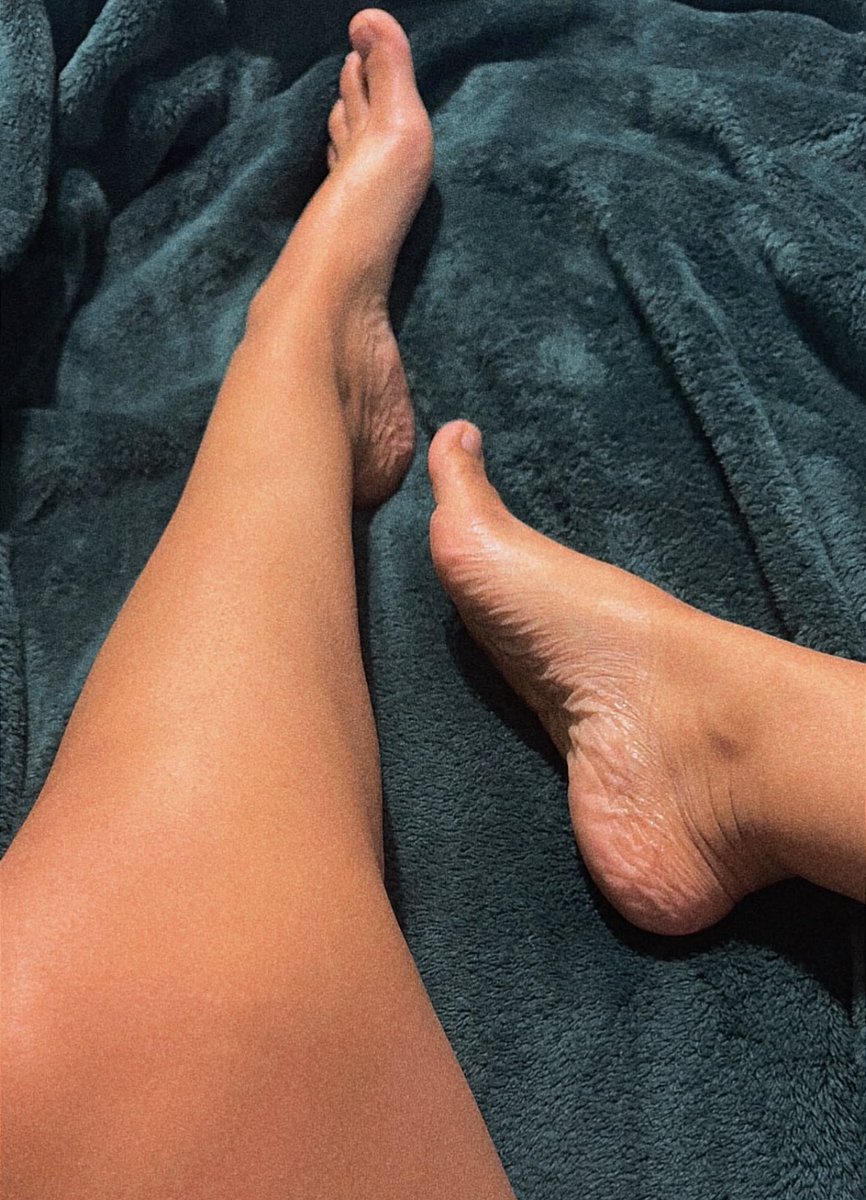 xluxefeet's tweet photo. Just vibing ✨👣
#feetfetısh https://t.co/LcPcivsL03