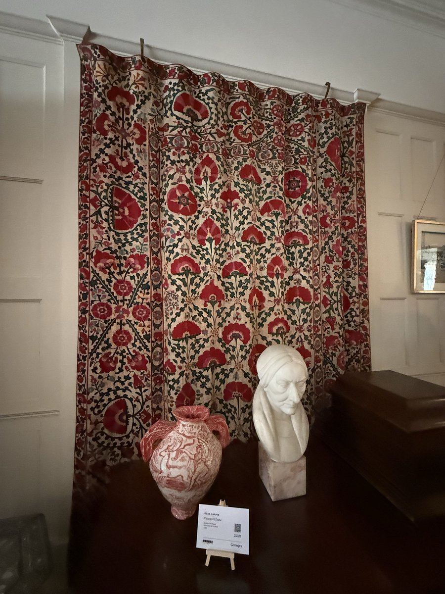 _sanz_b's tweet photo. Went to standen house this weekend- the house is filled with a mix of 4 vibrant colours those being, malachite green, colbat red, turquoise and colbat red which are identifying markers of iznek ceramics popular during the height of the Ottoman Empire https://t.co/92fKX0kxPs