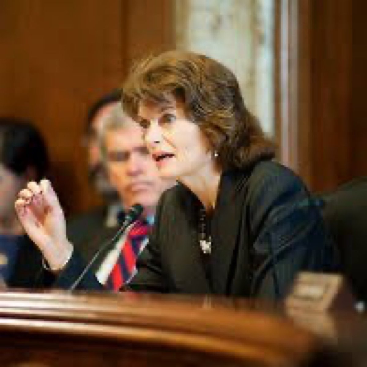 Milajoy's tweet photo. Trump won Alaska by 13 points in 2024. 

Lisa Murkowski is a US Senator from Alaska. 

Alaska wants the SAVE America Act, but Murkowski doesn't care. 

She's a NO. 

She was elected to do her constituents bidding, but instead she's doing her own.  

Alaska needs a NEW Senator. https://t.co/62JiVW9iWW