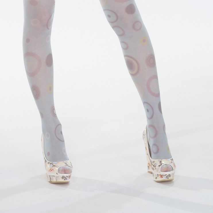 enlautomne's tweet photo. #Ever2Late Shoe and Legging Detail https://t.co/x2oUNoUEp8