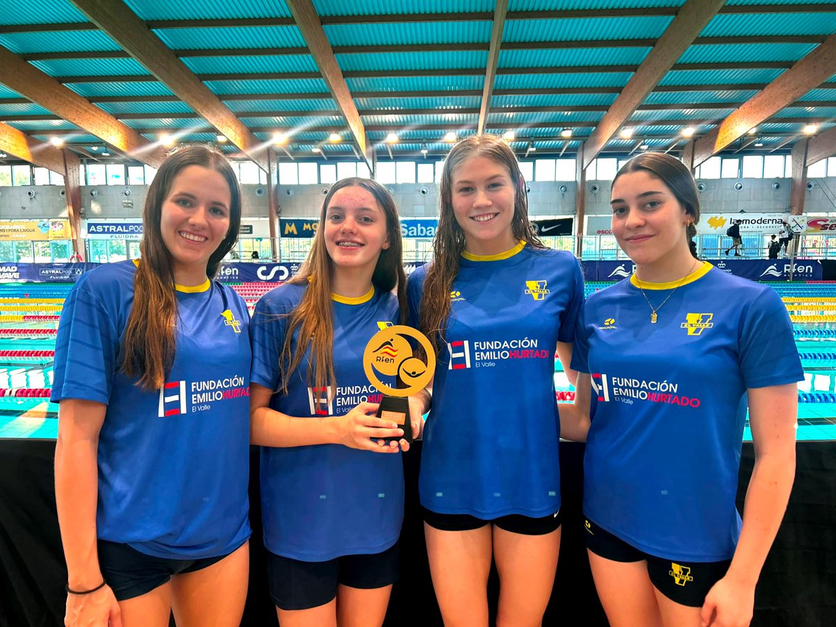 CDEElValle's tweet photo. 🏆🇪🇦 ¡¡¡CAMPEONAS DE ESPAÑA JUNIOR!!!

🔝 Esta temporada será inolvidable, ya que, sin duda, nuestro club se alza como el mejor equipo femenino español de edades.

👏 Enhorabuena a todas las nadadoras del club por este lugar más que merecido.

¡Gracias! 💙💛
 #GoValle https://t.co/VnkTQeNqhX