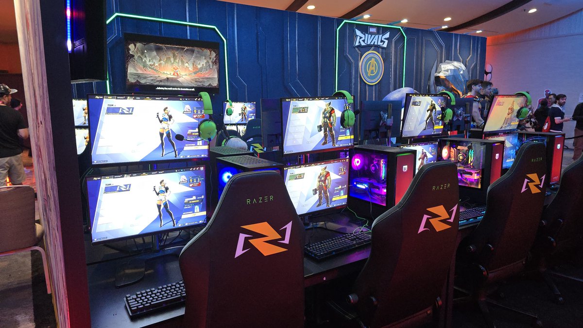 COLLECTOTRON3K's tweet photo. Gaming lounge! I miss the Nintendo lounge but glad people are still putting games here. Marvel Tokon looks 🔥 https://t.co/FdqMy7sb9n