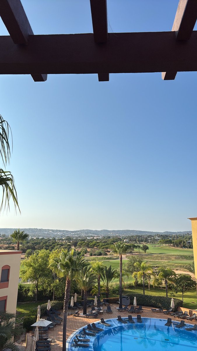 facebwine's tweet photo. @LynAldenContact @natbrunell Not bad but not the Algarve! 😃 https://t.co/zxDQjJR3c1