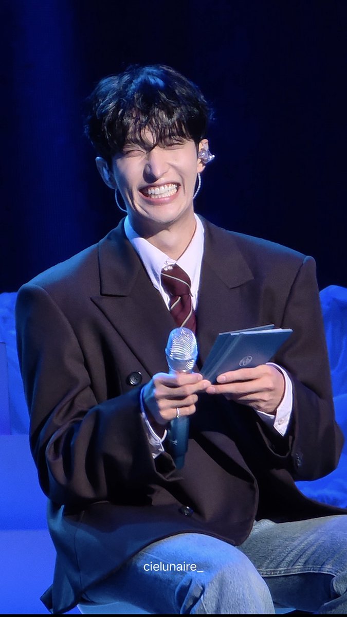 iseokmins's tweet photo. So many smiles in the world, but yours is my favorite. ♥️

#Dokyeom #DK #도겸 #SERENADE #Kaohsiung #Seventeen #세븐틴 https://t.co/orSpjHb2zV