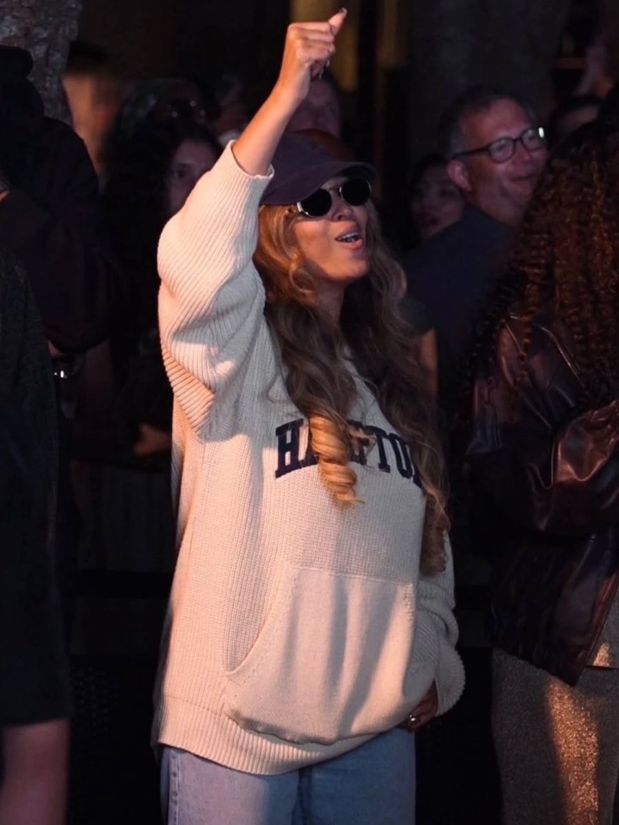 updatecultura's tweet photo. Beyoncé em nova foto durante o show de Lauryn Hill. https://t.co/4DB6d2fAO4