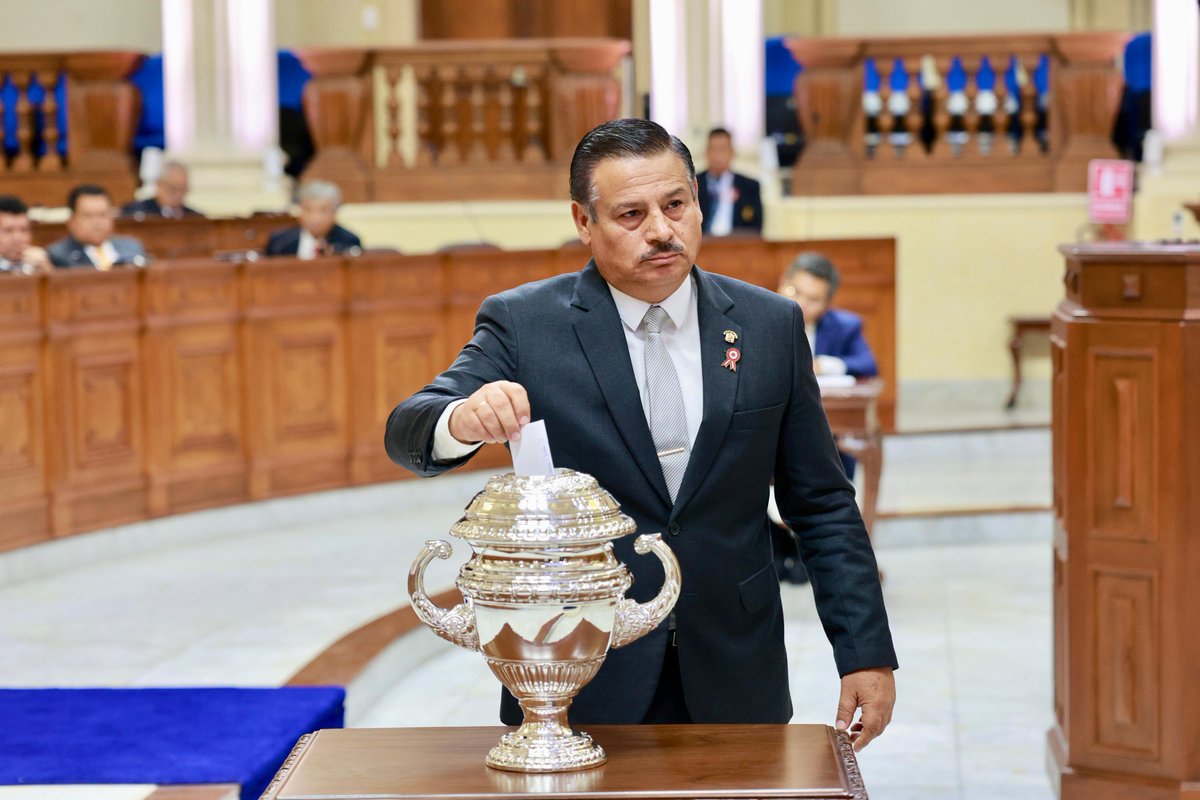 congresoperu's tweet photo. Continúa la votación para la elección de la Mesa Directiva del Senado de la República correspondiente al Período Anual de Sesiones 2026-2027. 

Los senadores son llamados en orden alfabético para ejercer su voto.

▶️ Sigue la transmisión en vivo en nuestro canal de TikTok: https://t.co/GI3uAwELKt