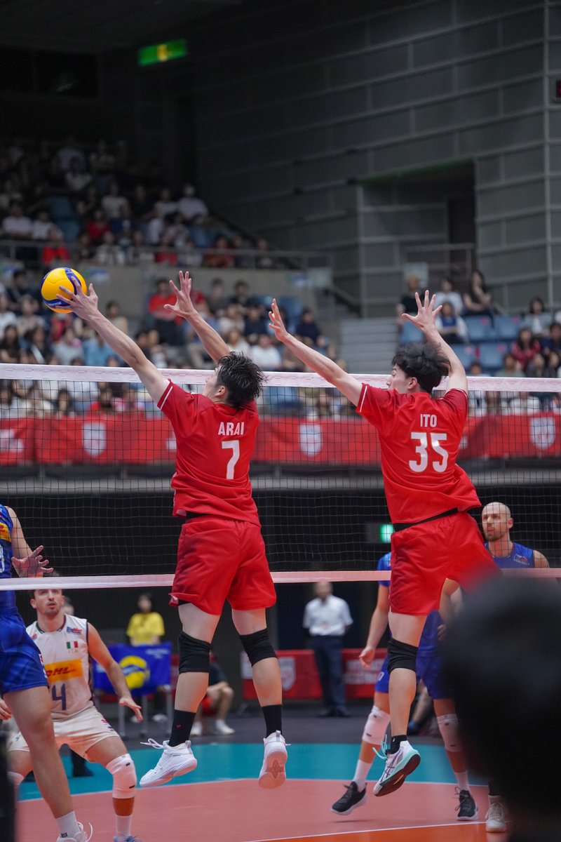 VB_31og's tweet photo. バレーボール 国際親善試合
日本男子B代表 川崎大会
🇯🇵vs🇮🇹
東急ドレッセとどろきアリーナ
(2026/07/24)

🙌🏻🙌🏻

#新井雄大 選手 #伊藤吏玖 選手
#広島サンダーズ #東京グレートベアーズ
#バレーボール男子日本代表 https://t.co/ZOlCdQBKmR