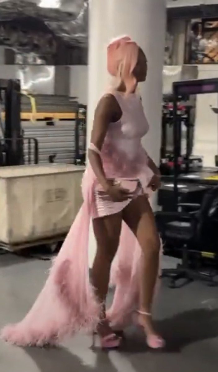 WokeCEO_ODSteve's tweet photo. I knew I had seen that outfit Angel Reese was wearing before. https://t.co/1gBaVROm2W