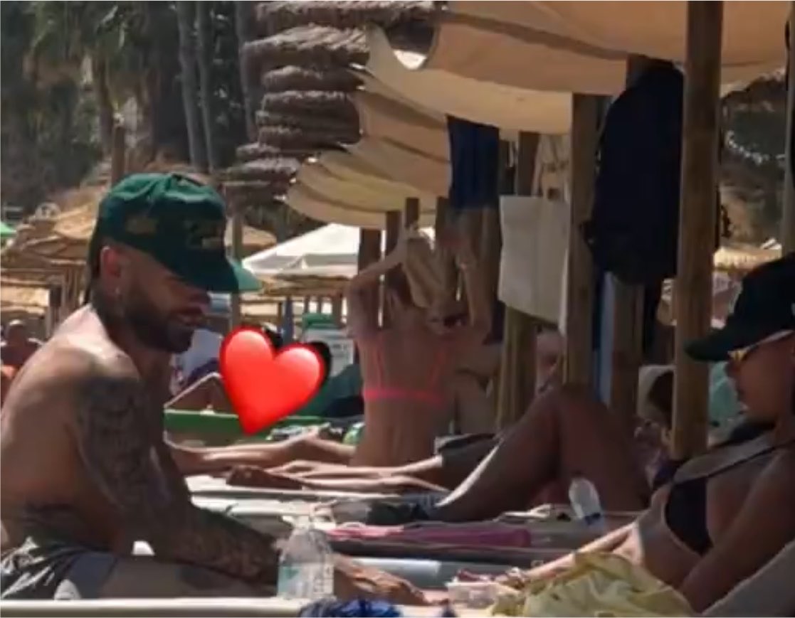 GRojito0's tweet photo. Todo bien con la nueva relación de Feid, pero hubiera sido Karol G ya la hubieran acribillado y de mala mujer no la hubieran bajado. https://t.co/CIs4NIx0YF