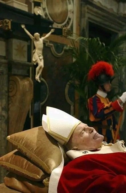 JustAdaugoijele's tweet photo. “LET ME GO TO THE HOUSE OF THE FATHER "
🥺
St. Pope St. John Paul II's last words, six hours before his death! https://t.co/7kXY1m6MpO