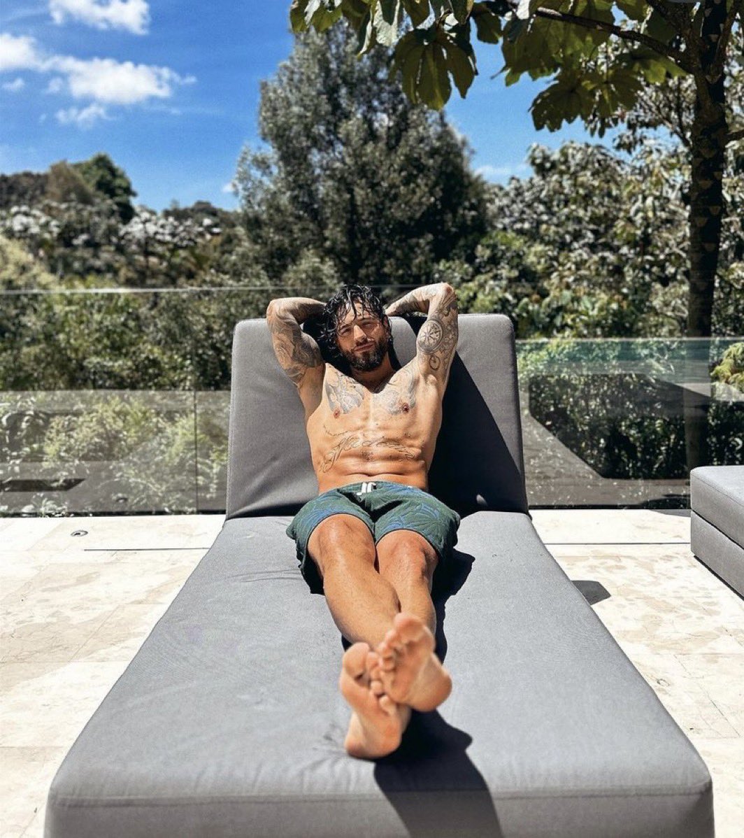 PapiiMoonLight's tweet photo. Maluma’s Feet are sexy asf!! 🤤 👣 

#feet #mensfeet #mensoles #menstoes 
#feetfetish #maluma #colombian https://t.co/57cTfiaqrI