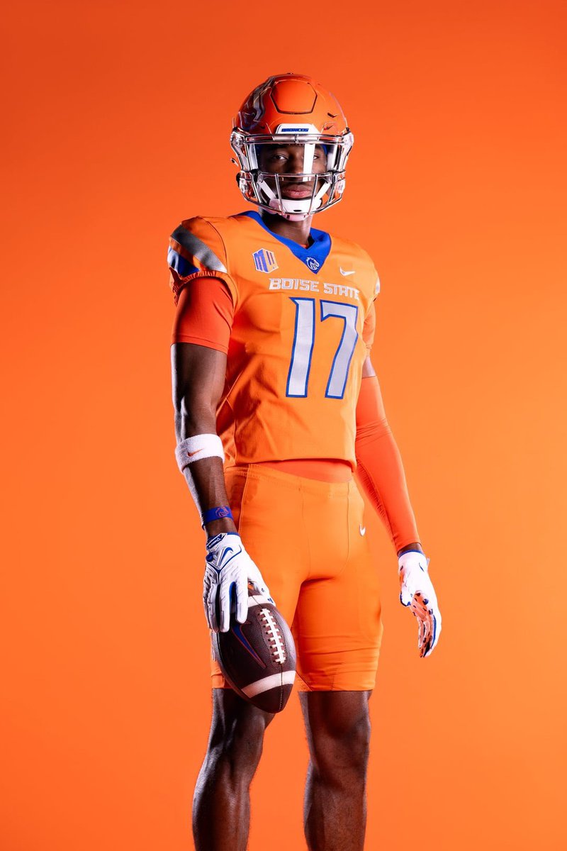 BoiseStUniforms's tweet photo. @Equipment_Guru any chance the orange jersey for Boise state can get switched to either orange or white accessories instead of blue? https://t.co/OIbpOJsUE8