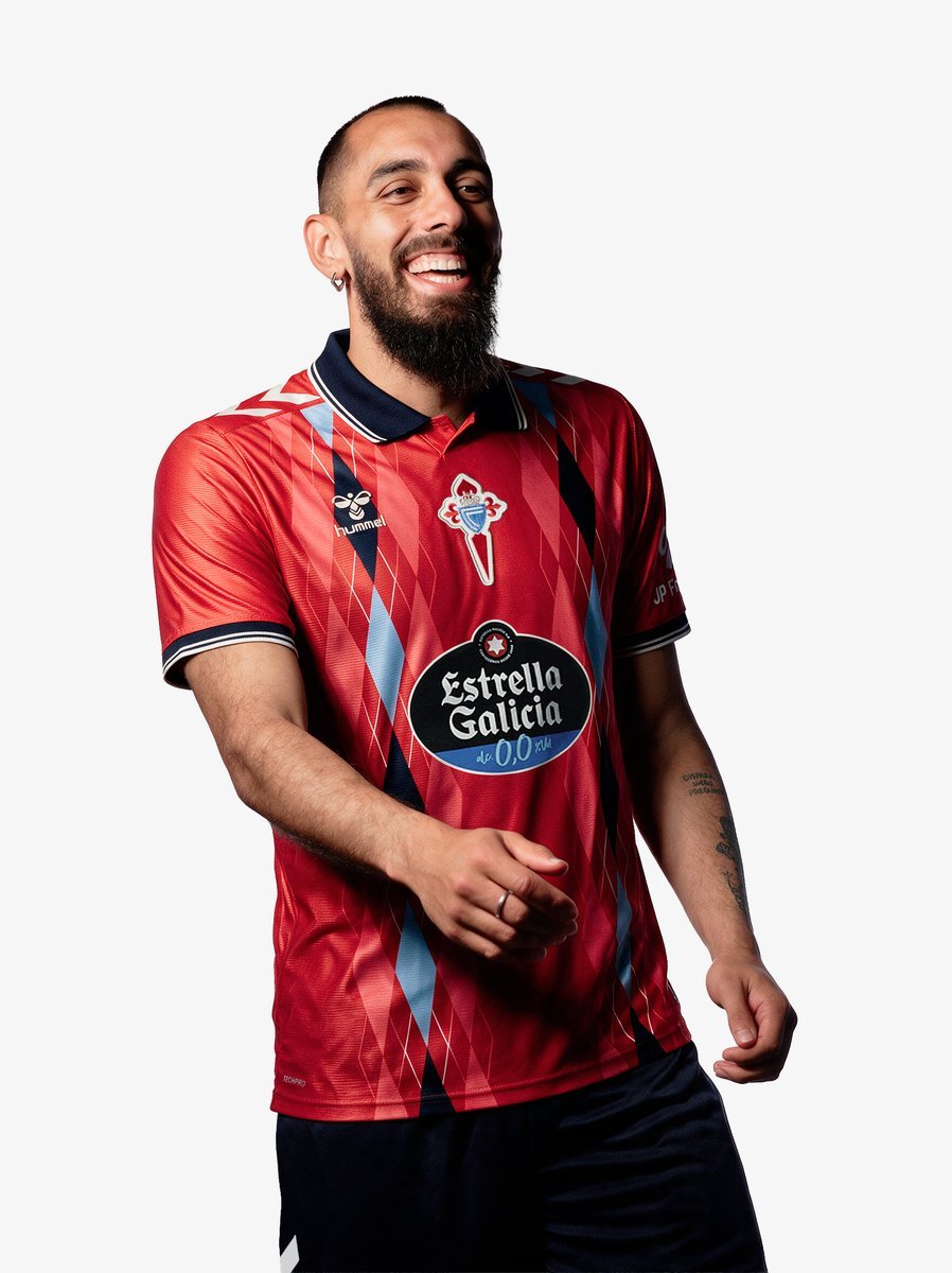 MCeleste1923's tweet photo. #ULTIMAHORA

🚨 OFICIAL 🚨

➡️ Esta é a terceira equipación do @RCCelta. Dispoñible dende hoxe ás 20h pero só online e dende mañá ás 10h nas tendas de Balaidos e @ASedeRCCelta

��🏼 O ano de nacemento vai no pescozo.

👕 O escudo está bordado ‼️

⚠️ A serigrafía de @BorjaIglesias9 é de balde ata o 2/8.

🧐 Que vos parece?