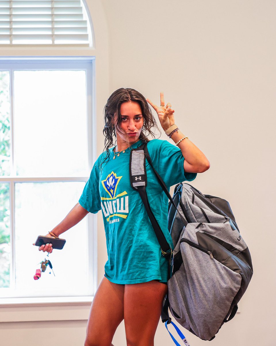 UNCWSoccer's tweet photo. the gangs all here🌊💙

#SeahawkSoccer https://t.co/s4VRcpy6Bc