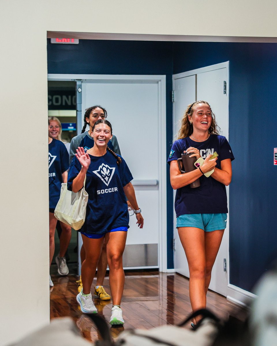 UNCWSoccer's tweet photo. the gangs all here🌊💙

#SeahawkSoccer https://t.co/s4VRcpy6Bc
