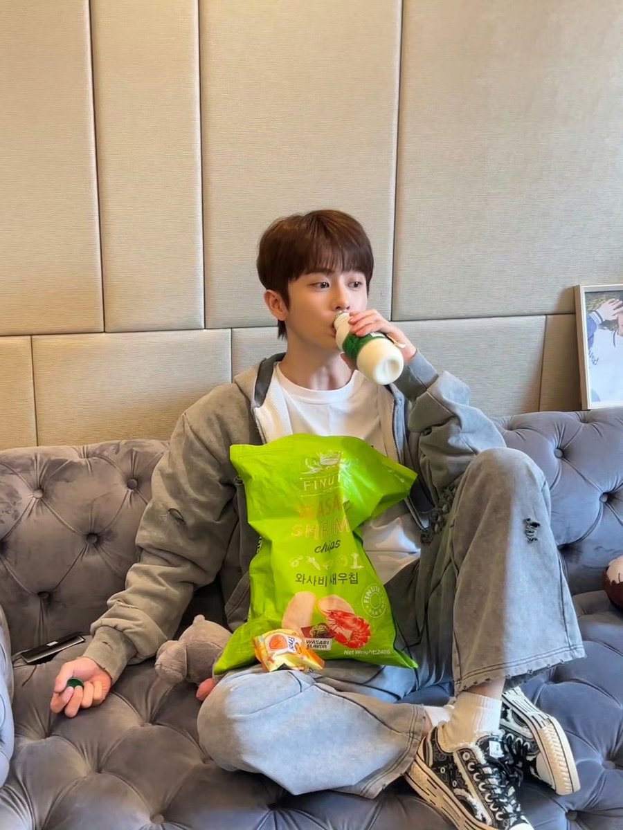 aintkonhin's tweet photo. 🍒🧸 https://t.co/LIO0kzjolu