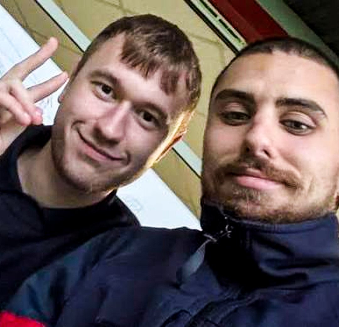 Cultination1's tweet photo. 🧑‍🚒❤️‍🩹🕊️- TANGUI ET MAXIME, SAPEURS-POMPIERS VOLONTAIRES DE 22 ET 23 ANS, ONT PERDU LA VIE EN TENTANT D'ÉTEINDRE UN INCENDIE. DE VÉRITABLES HÉROS. 

Tangui et Maxime, sapeurs-pompiers volontaires de 22 et 23 ans, ont perdu la vie en intervenant sur un violent incendie à Laon. L'immeuble s'est effondré, les ensevelissant sous les décombres.

Ils avaient choisi de risquer leur vie pour sauver celle des autres. Ils ne sont jamais revenus.

Deux héros sont tombés en accomplissant leur devoir. Pensées émues à leurs familles, à leurs proches et à tous les pompiers de France.
