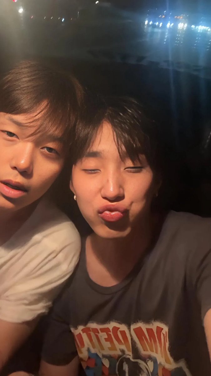 OnlyMoonJongUp's tweet photo. I love you to the moon and back. I wish you a good night. But I think you will be sleeping. 😴😇🫶💚😃
 
#문종업 #MoonJongUp
#文鐘業 #ムンジョンオプ https://t.co/woLrlrwm2i