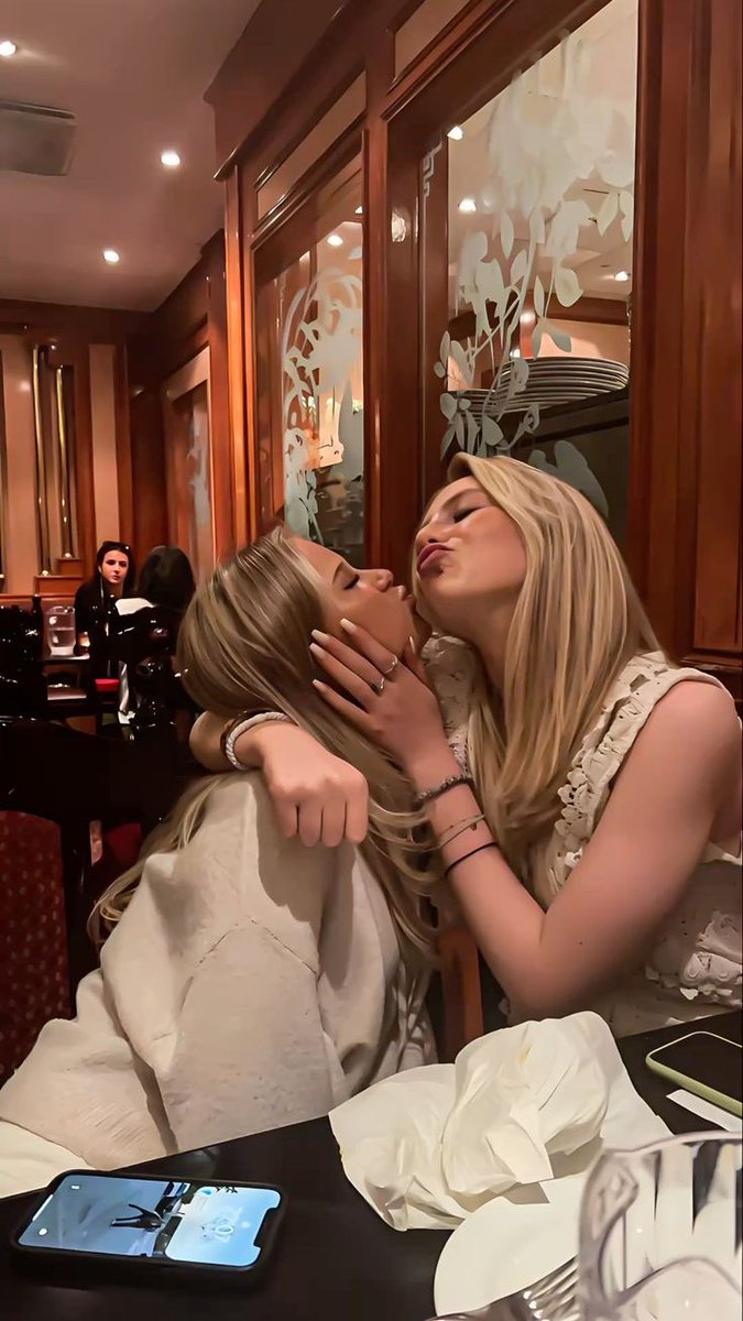 gosfstard's tweet photo. Dia dessa mulher incrível! Parabéns mamãe, tenho muito orgulho pela mulher que vc é! Eu te amo muito!! 🤍 https://t.co/kGFKlR2L6P