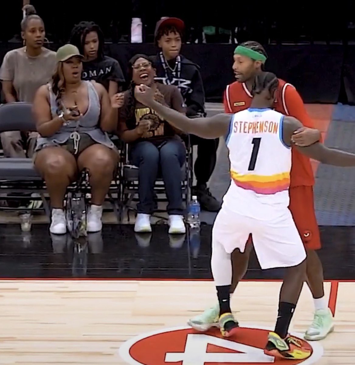 Ballislife's tweet photo. The reaction from these fans 🤣 https://t.co/wazBq46laT